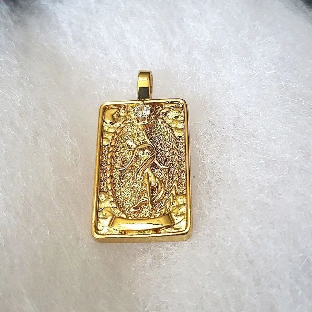 *World, Tarot card pendant 